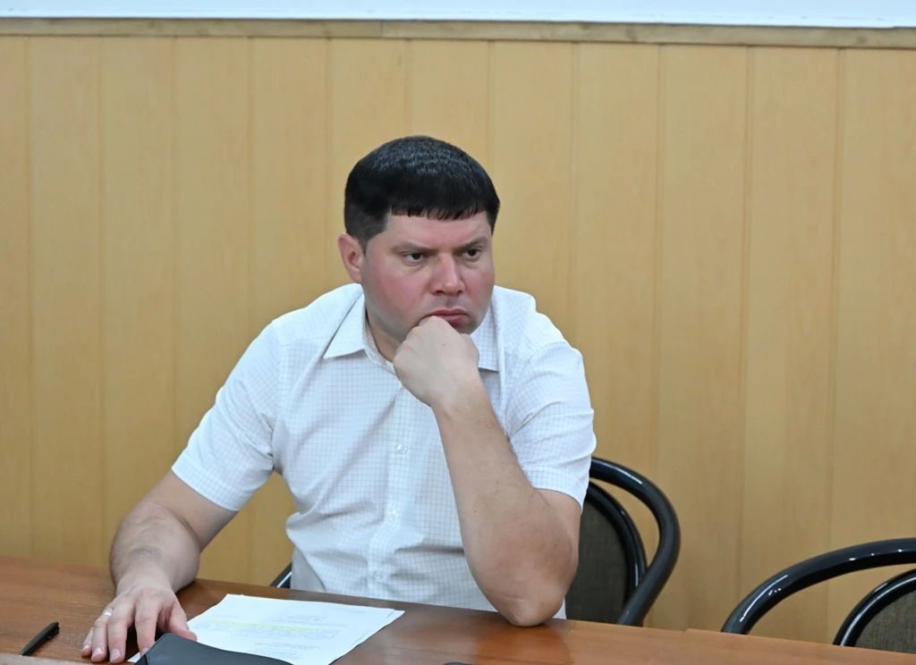 Глава Ейского района Роман Бублик провел совещание, посвященное взаимодействию администрации с различными службами и ведомствами в случае возникновения чрезвычайных ситуаций Глава Ейского района Роман Бублик провел совещание, посвященное взаимодействию администрации с различными службами и ведомствами в случае возникновения чрезвычайных ситуаций