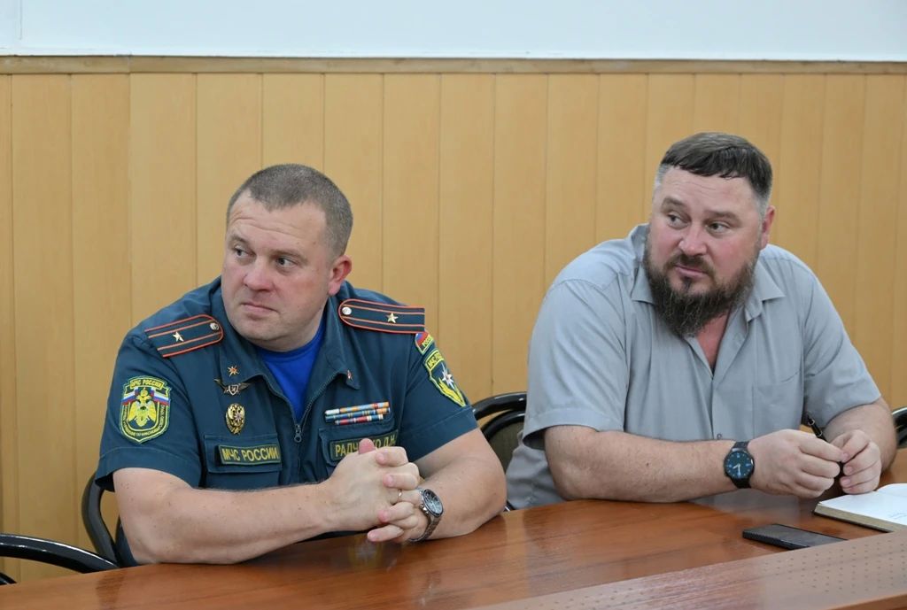 Глава Ейского района Роман Бублик провел совещание, посвященное взаимодействию администрации с различными службами и ведомствами в случае возникновения чрезвычайных ситуаций Глава Ейского района Роман Бублик провел совещание, посвященное взаимодействию администрации с различными службами и ведомствами в случае возникновения чрезвычайных ситуаций