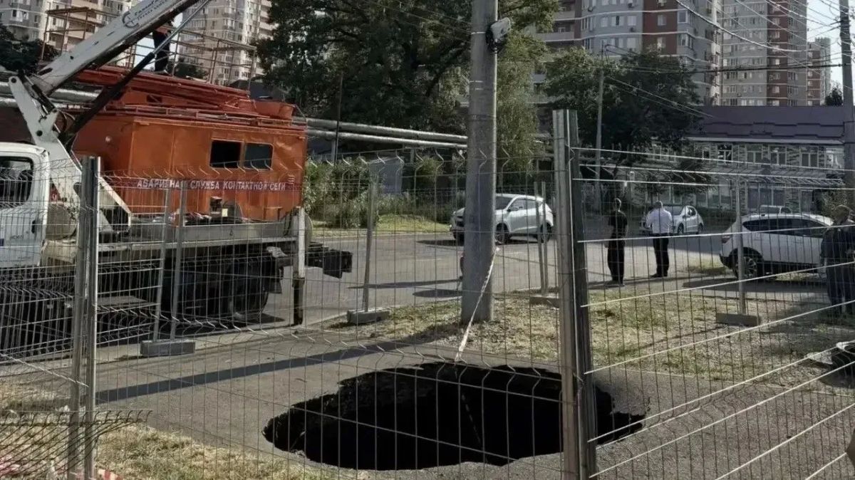 На участке улицы Кожевенной временно ограничили движение транспорта для коммунальных работ