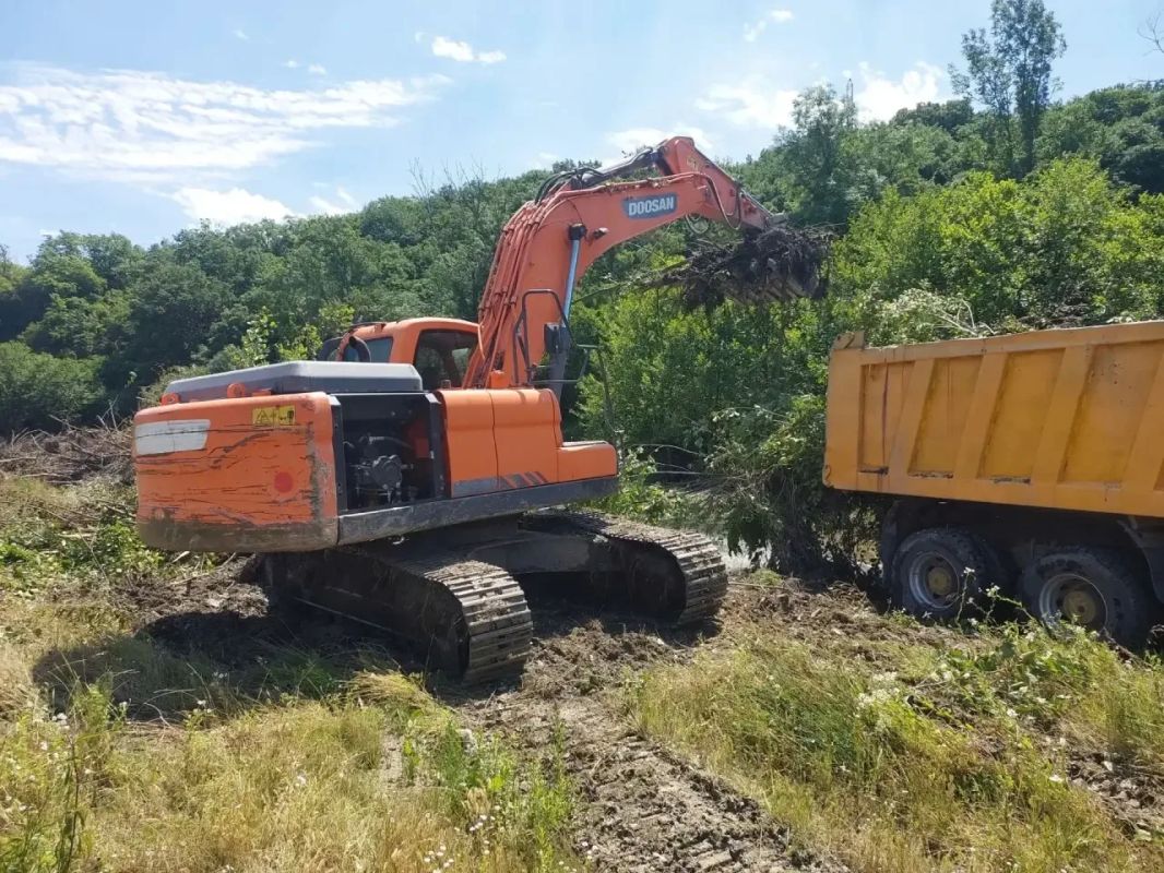 Более 85 км русел рек Краснодарского края очищены от древесных наносов Более 85 км русел рек Краснодарского края очищены от древесных наносов