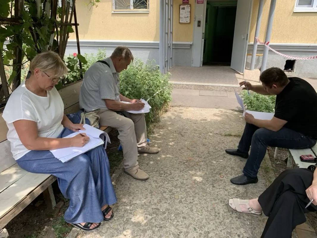 Последствия атаки БПЛА продолжают устранять в Краснодаре Последствия атаки БПЛА продолжают устранять в Краснодаре