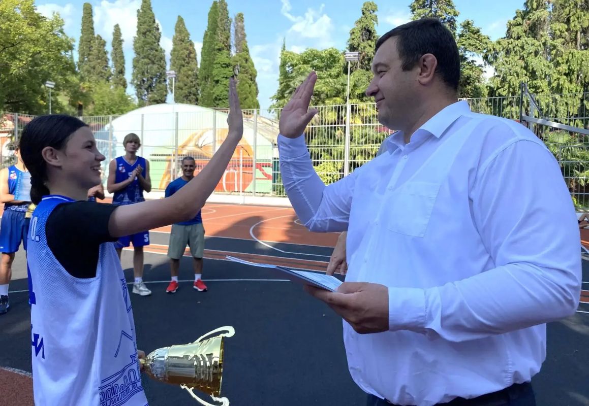 В Сочи ко Дню физкультурника наградили отличившихся юных спортсменов В Сочи ко Дню физкультурника наградили отличившихся юных спортсменов