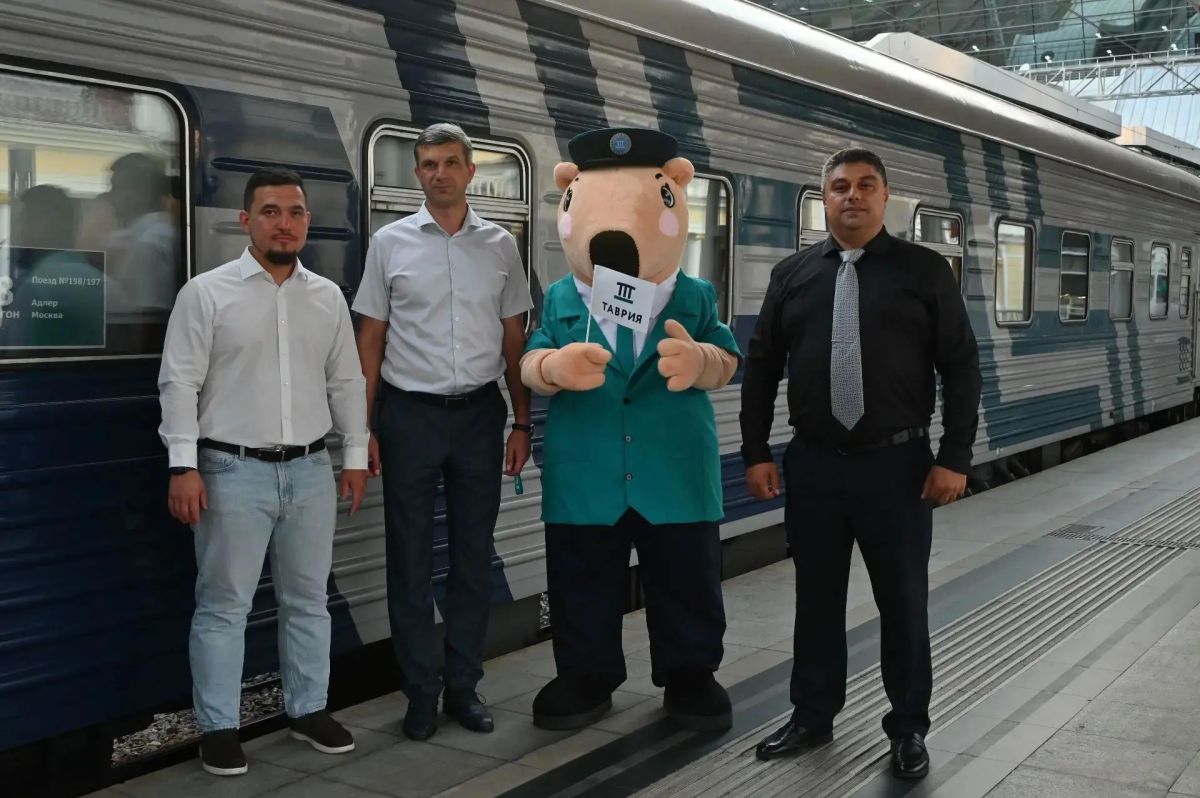 Сочи торжественно встретили поезд «Таврия» из Москвы Сочи торжественно встретили поезд «Таврия» из Москвы