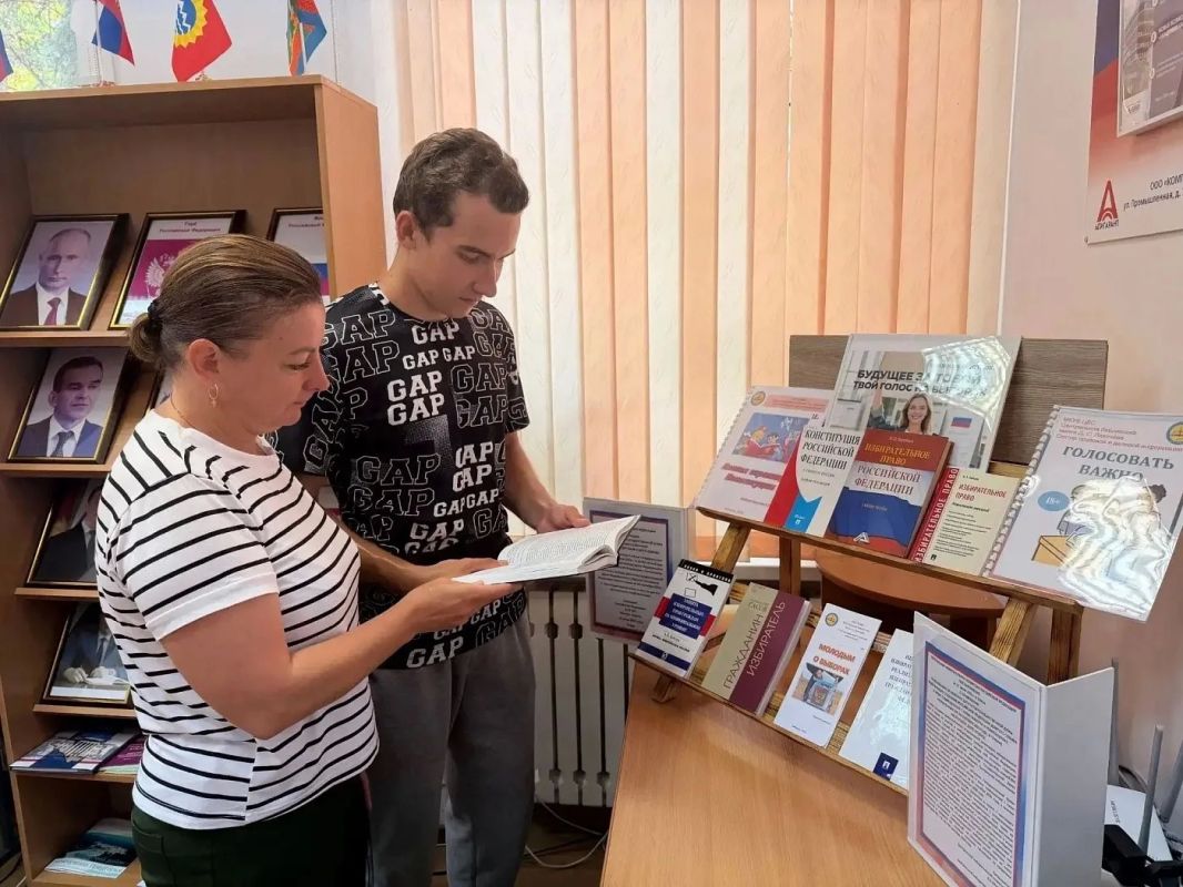 В секторе правовой и деловой информации Центральной библиотеки им. Д.С. Лихачева Лабинского района Краснодарского края продолжает функционировать книжная выставка: «Будущее за тобой: твой голос на выборах» для молодых и... В секторе правовой и деловой информации Центральной библиотеки им. Д.С. Лихачева Лабинского района Краснодарского края продолжает функционировать книжная выставка: «Будущее за тобой: твой голос на выборах» для молодых и...