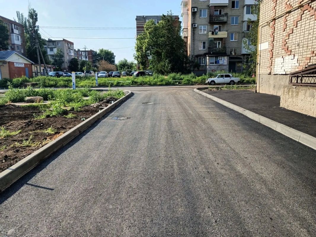 На ул.Плеханова в Ейске сотрудники ООО «Лантал» завершили работы по восстановлению дорожного покрытия
