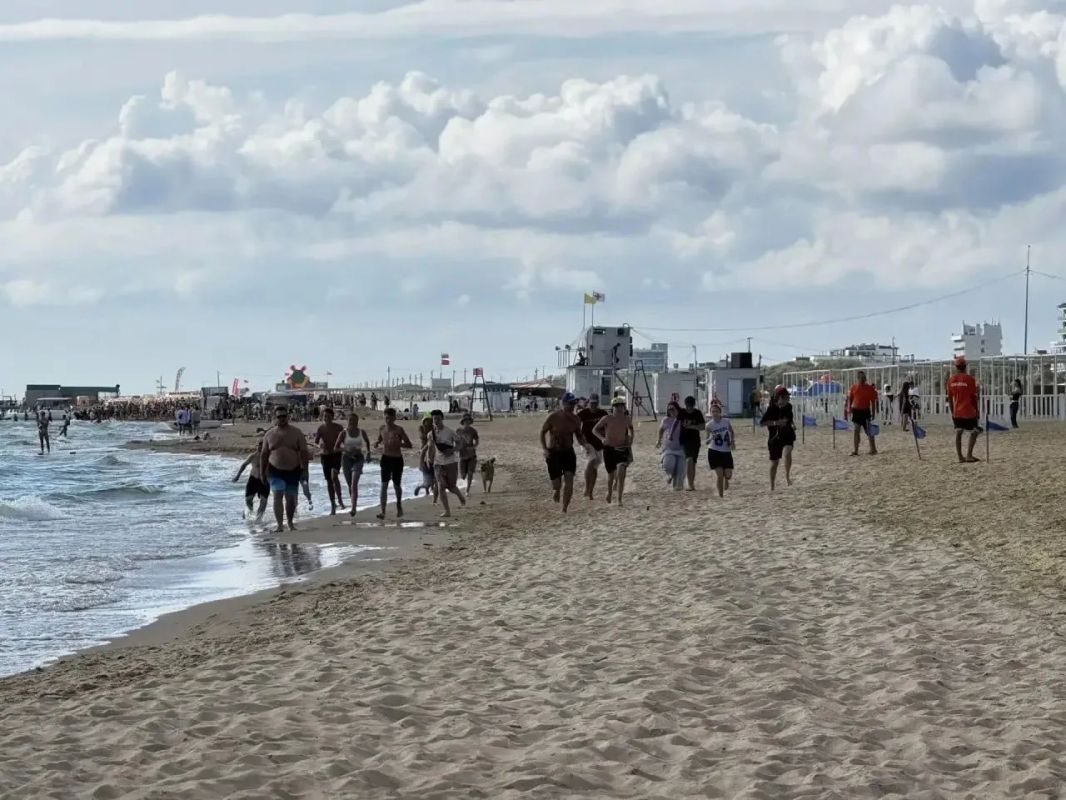 В Анапе завершили восстановление песком пляжей после ликвидации ЧС с танкерами В Анапе завершили восстановление песком пляжей после ликвидации ЧС с танкерами