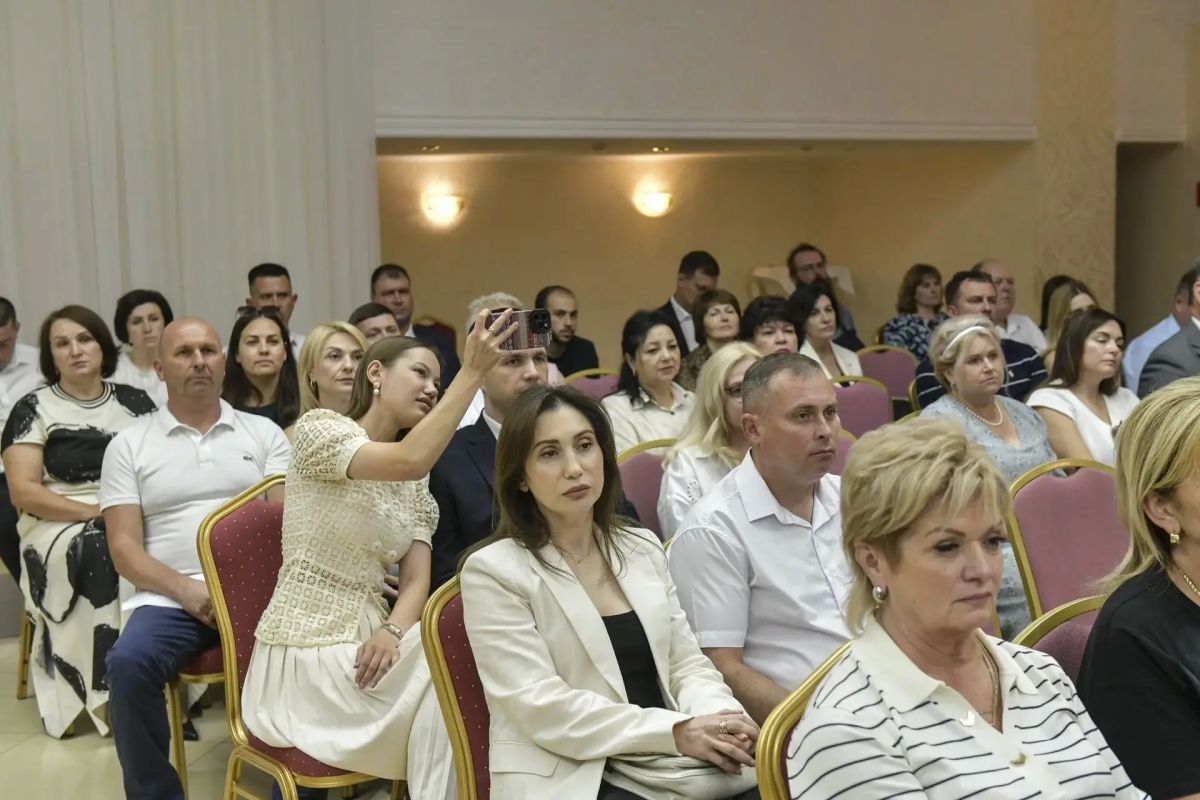 На Кубани наградили лучших работников торговли На Кубани наградили лучших работников торговли