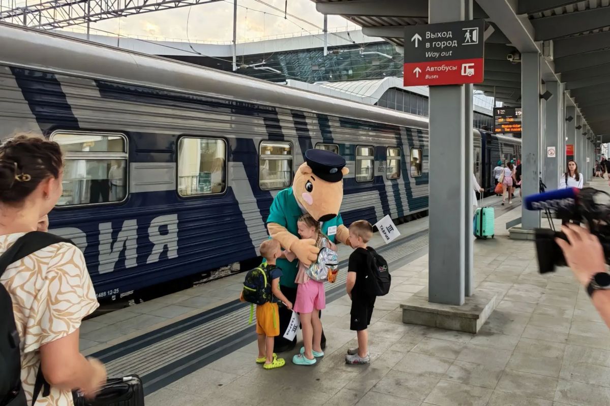 В Адлере торжественно встретили новый поезд «Таврия» из Москвы В Адлере торжественно встретили новый поезд «Таврия» из Москвы