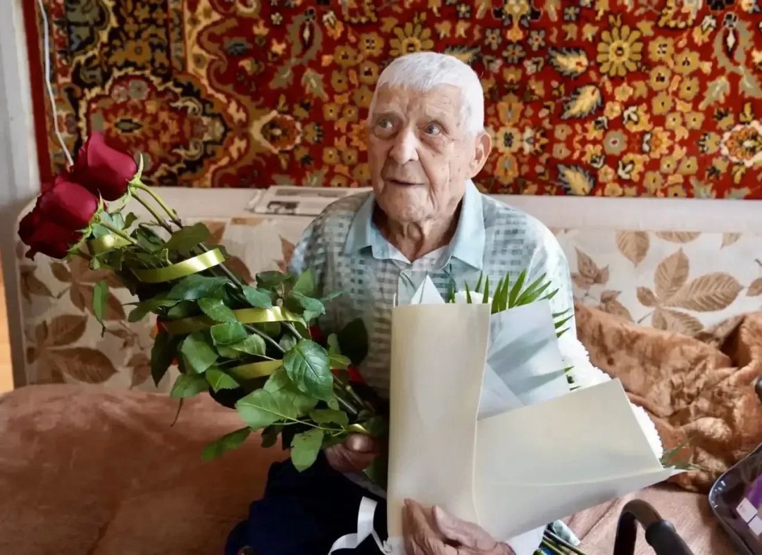 Руководством Тихорецкой межрайонной прокуратуры принято участие в поздравлении ветерана Великой Отечественной войны с 99-летием Руководством Тихорецкой межрайонной прокуратуры принято участие в поздравлении ветерана Великой Отечественной войны с 99-летием