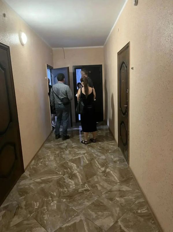 В Краснодаре продолжают устранять последствия ночного налёта беспилотников В Краснодаре продолжают устранять последствия ночного налёта беспилотников