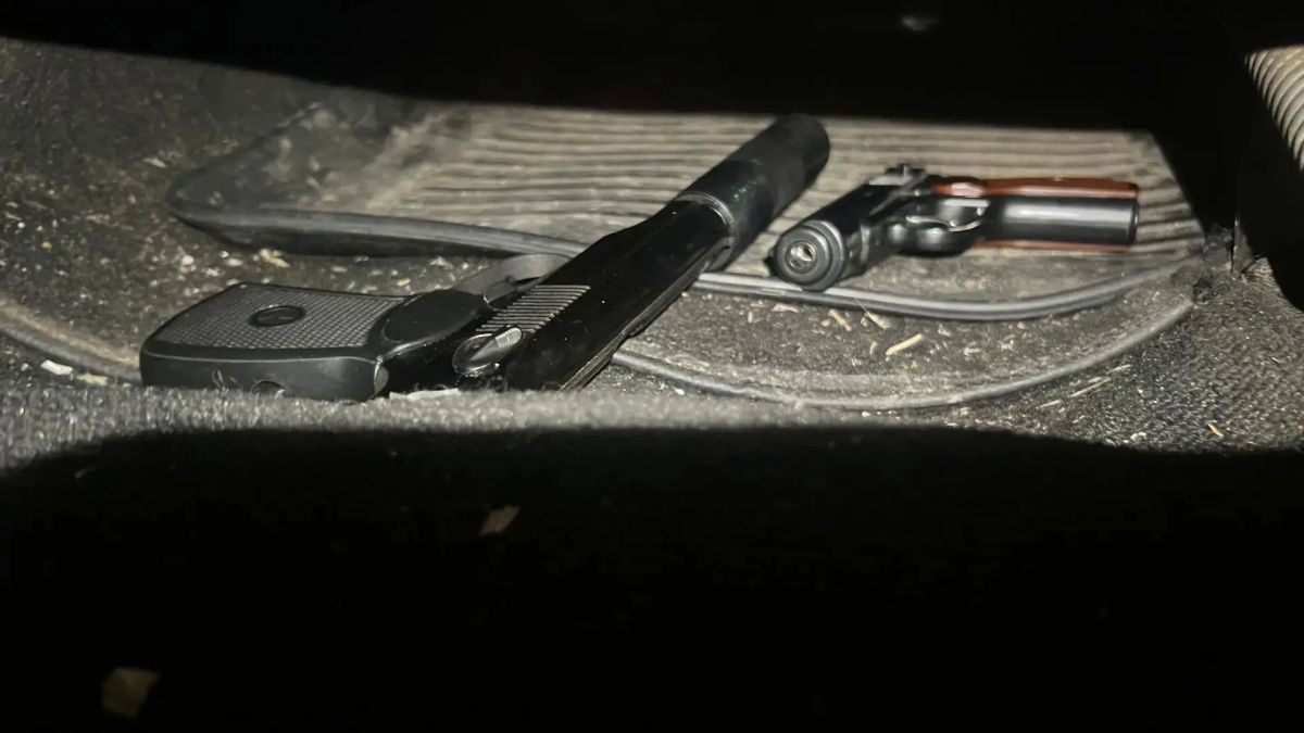 Хулиганов с пневматическими пистолетами задержали полицейские в Каневском районе Хулиганов с пневматическими пистолетами задержали полицейские в Каневском районе