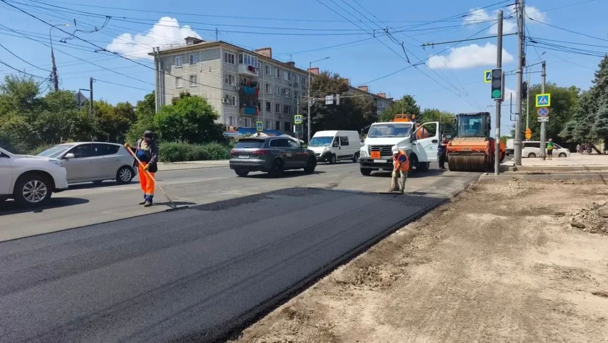 Ремонт дороги на улице Атарбекова выполнен на 50% Ремонт дороги на улице Атарбекова выполнен на 50%