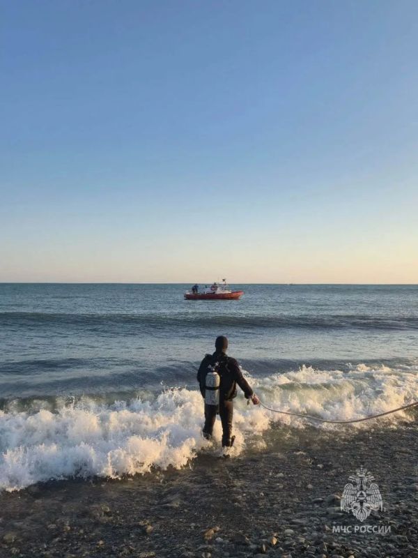 Двоих туристов унесло в море течением горной реки в Сочи — один погиб, второго ищут