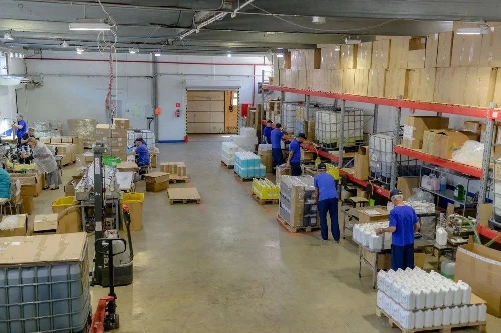 Краснодарское предприятие «Флореаль» в месяц производит около 300 тонн продукции Краснодарское предприятие «Флореаль» в месяц производит около 300 тонн продукции