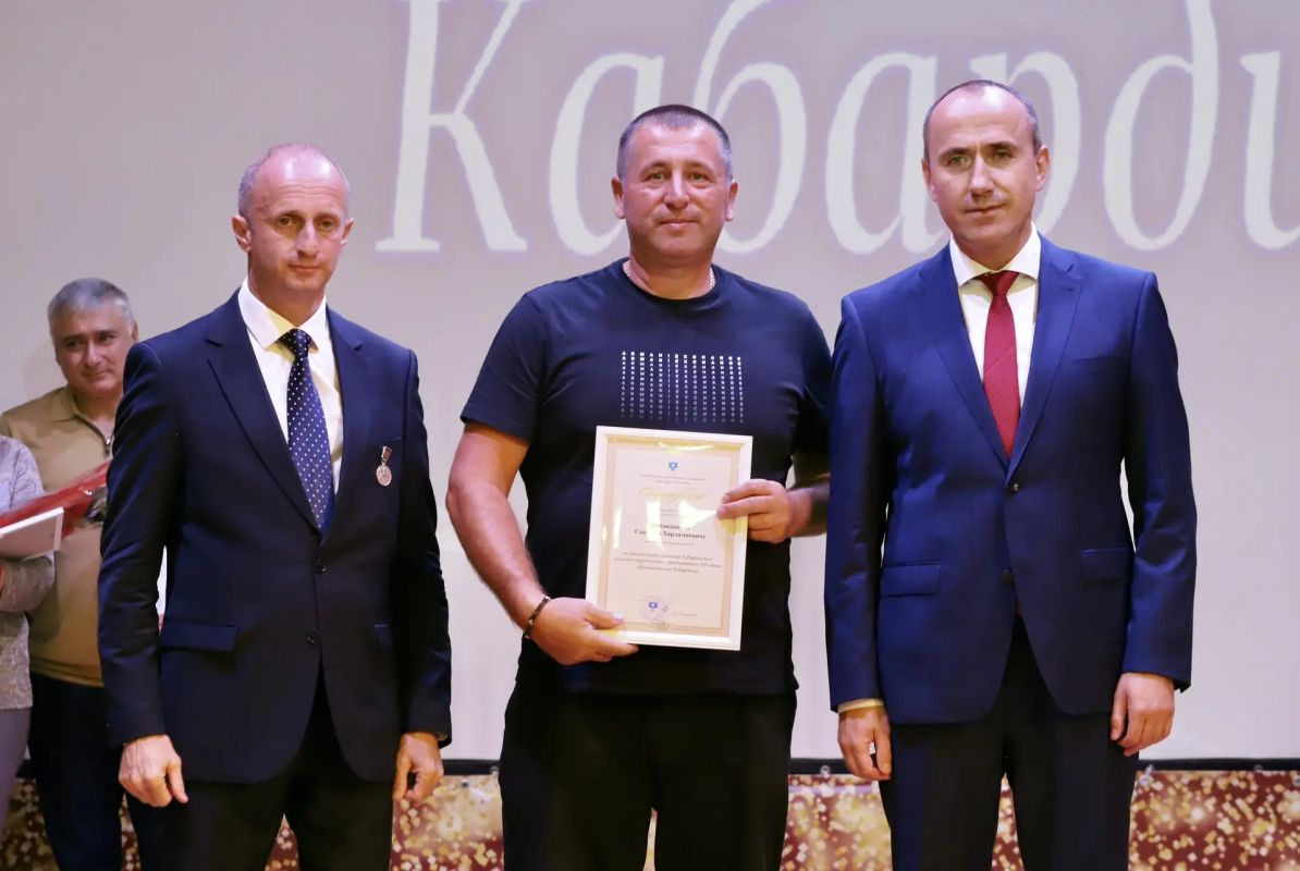 В юбилей Кабардинки наградили жителей, внесших вклад в развитие села В юбилей Кабардинки наградили жителей, внесших вклад в развитие села
