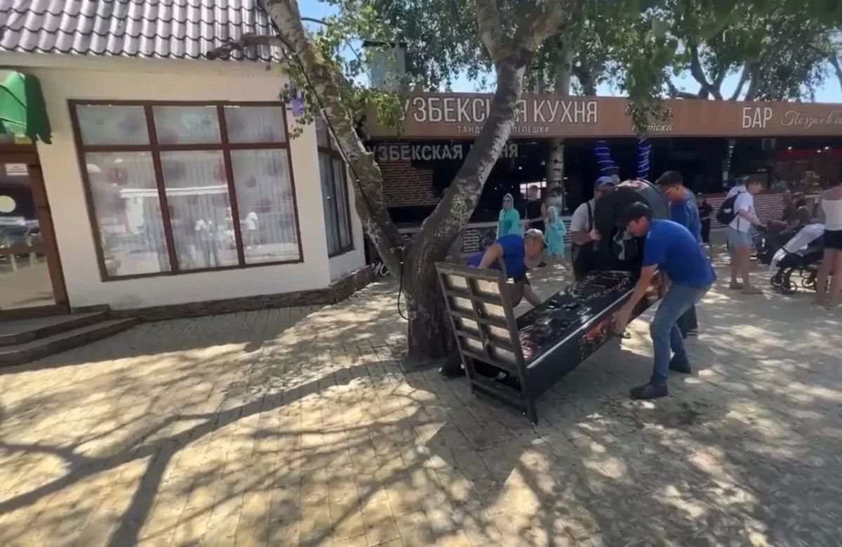 В Анапе продолжают демонтировать незаконно установленные сооружения В Анапе продолжают демонтировать незаконно установленные сооружения