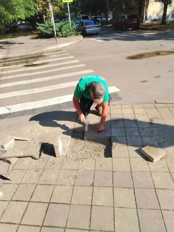 В Анапе продолжаются ежедневные работы по благоустройству В Анапе продолжаются ежедневные работы по благоустройству