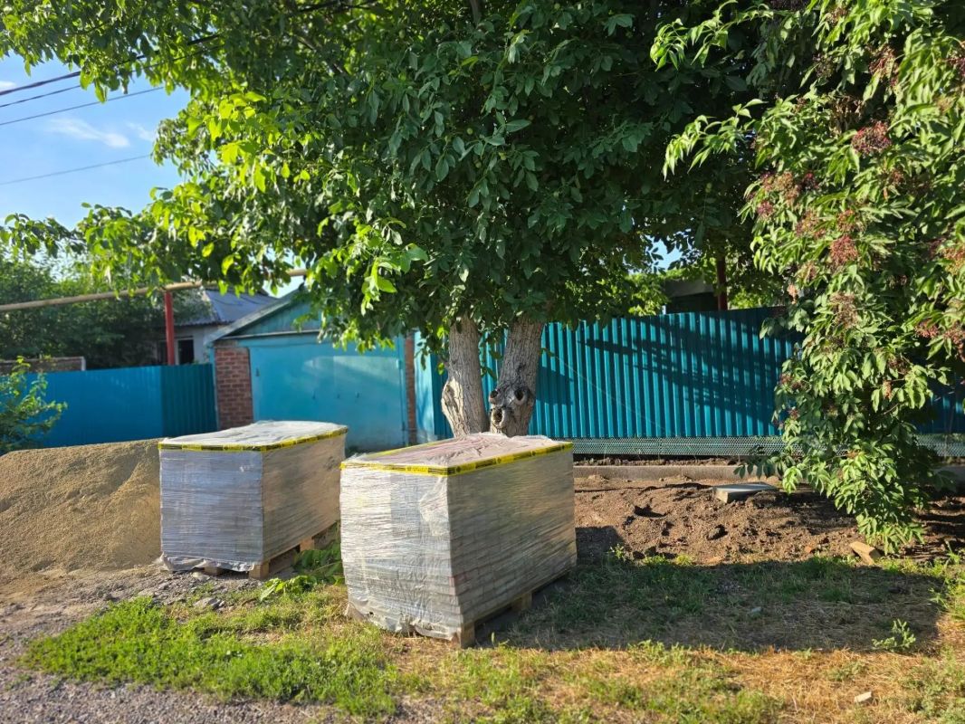В Александровке Ейского района + 1 тротуар