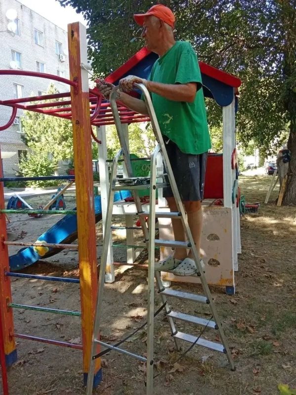 В Анапе продолжаются ежедневные работы по благоустройству В Анапе продолжаются ежедневные работы по благоустройству