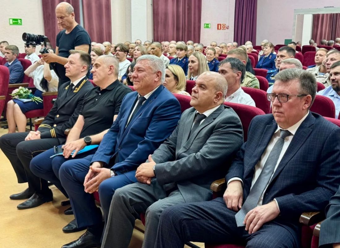 Председатель городской Думы поздравил коллектив Новороссийского гарнизонного военного суда с 30-летним юбилеем судебного органа Председатель городской Думы поздравил коллектив Новороссийского гарнизонного военного суда с 30-летним юбилеем судебного органа