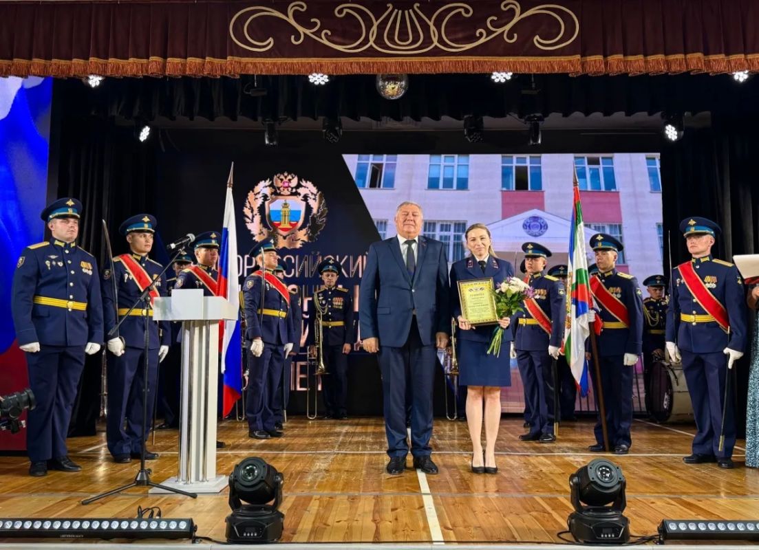 Председатель городской Думы поздравил коллектив Новороссийского гарнизонного военного суда с 30-летним юбилеем судебного органа Председатель городской Думы поздравил коллектив Новороссийского гарнизонного военного суда с 30-летним юбилеем судебного органа