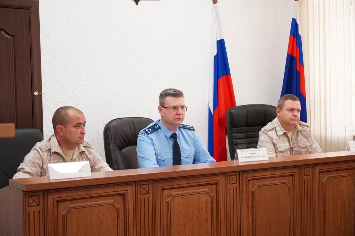 В Крымской межрайонной прокуратуре состоялся Единый день приема военнослужащих, а также членов их семей по личным вопросам