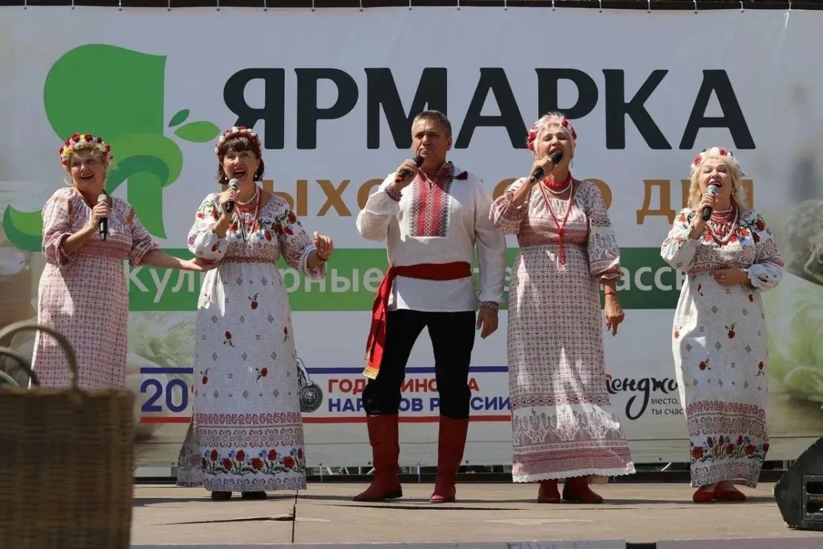Фестиваль персиков прошел в Геленджике Фестиваль персиков прошел в Геленджике