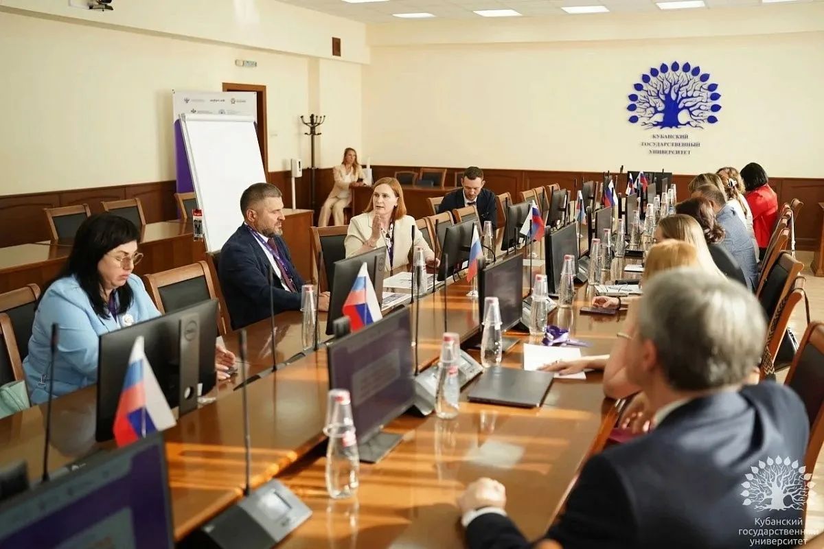 Сочинская делегация приняла участие в Окружной конференции по вопросам реализации социальной миссии университета и воспитания юга России Сочинская делегация приняла участие в Окружной конференции по вопросам реализации социальной миссии университета и воспитания юга России