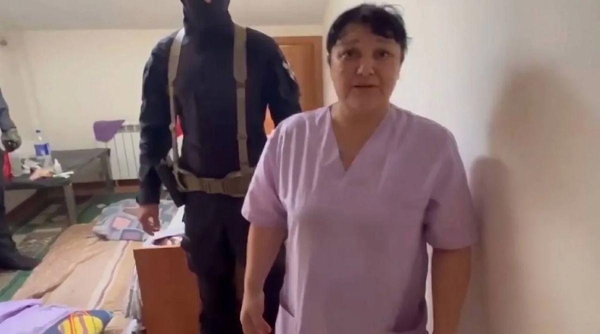 В Нижегородской области мигранты использовали триколор в качестве коврика для грязных ног — возбуждено уголовное дело В Нижегородской области мигранты использовали триколор в качестве коврика для грязных ног — возбуждено уголовное дело