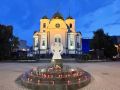 В Краснодаре несут лампады к поклонному кресту у собора Александра Невского в память о погибших в Архипо-Осиповке