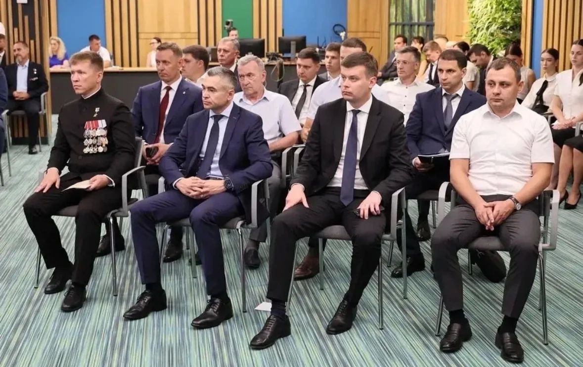 Андрей Кравченко поздравил новороссийских финалистов первого выпуска регионального кадрового проект «Герои Кубани» Андрей Кравченко поздравил новороссийских финалистов первого выпуска регионального кадрового проект «Герои Кубани»