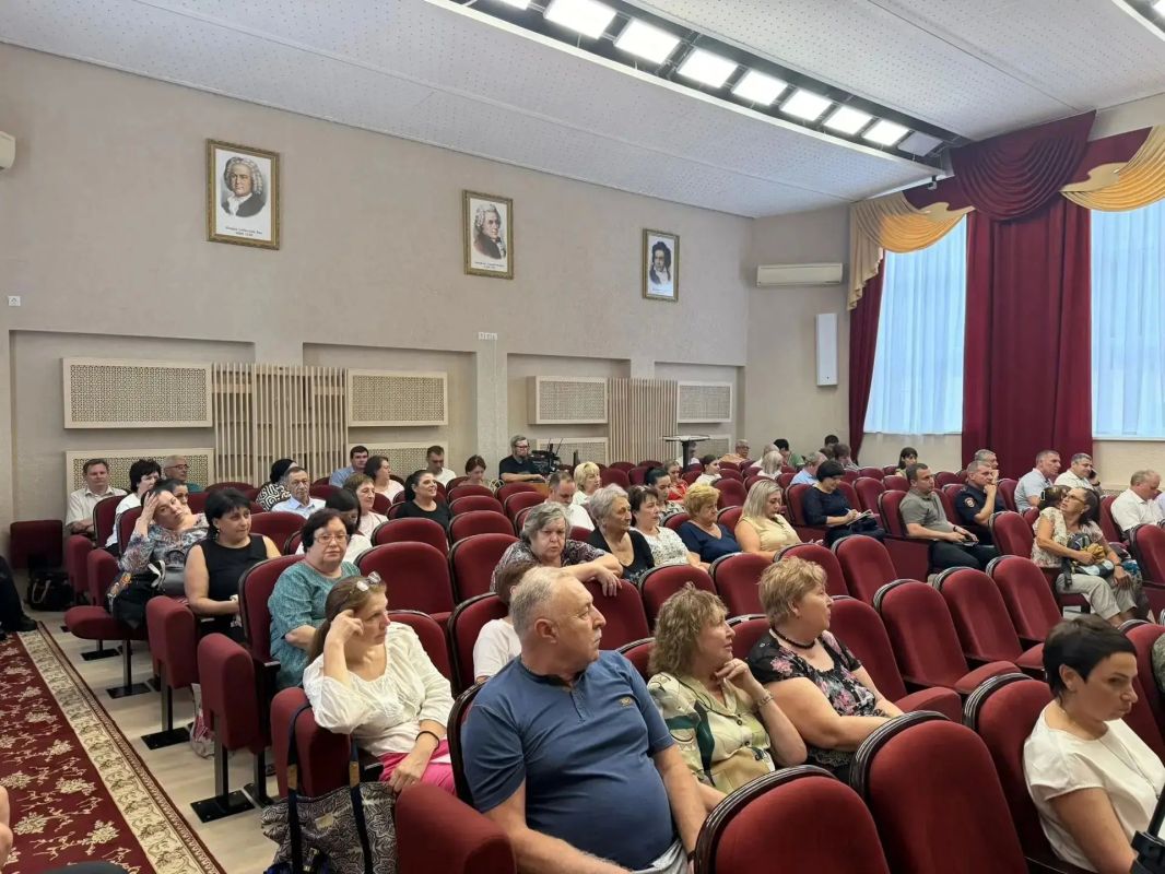 ВСТРЕЧА ГЛАВЫ АРМАВИРА И ДЕПУТАТОВ АРМАВИРСКОЙ ГОРОДСКОЙ ДУМЫ С ЖИТЕЛЯМИ ГОРОДА