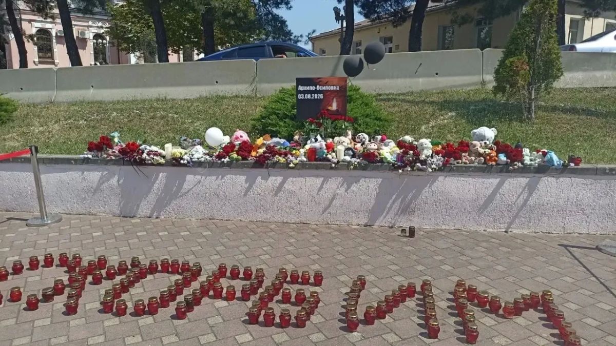 В Архипо-Осиповке почтили память погибших в результате террористической атаки В Архипо-Осиповке почтили память погибших в результате террористической атаки