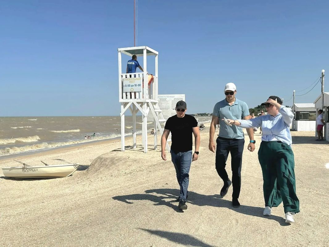 Василий Воробьев осмотрел пляжные территории Ейского района