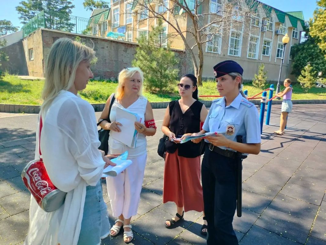 Об опасности открытых окон для детей рассказали полицейские и общественники Об опасности открытых окон для детей рассказали полицейские и общественники