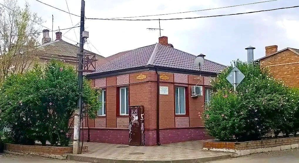 А у нас во дворе.... Несмотря на палящее солнце, мы можем наслаждаться настоящим изобилием красок на клумбах у подъездов и на придомовых территориях Ейска и Ейского района. Тут и пышные бархатцы, и нежные петунии, и... А у нас во дворе.... Несмотря на палящее солнце, мы можем наслаждаться настоящим изобилием красок на клумбах у подъездов и на придомовых территориях Ейска и Ейского района. Тут и пышные бархатцы, и нежные петунии, и...