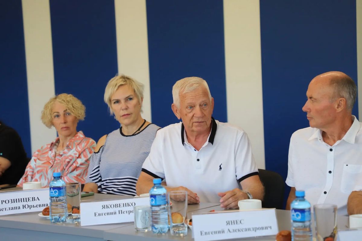 В преддверии Дня физкультурника, который страна отметит 8 августа, на территории стадиона «Динамо» собрались те, чьи имена давно стали частью спортивной семьи региона В преддверии Дня физкультурника, который страна отметит 8 августа, на территории стадиона «Динамо» собрались те, чьи имена давно стали частью спортивной семьи региона