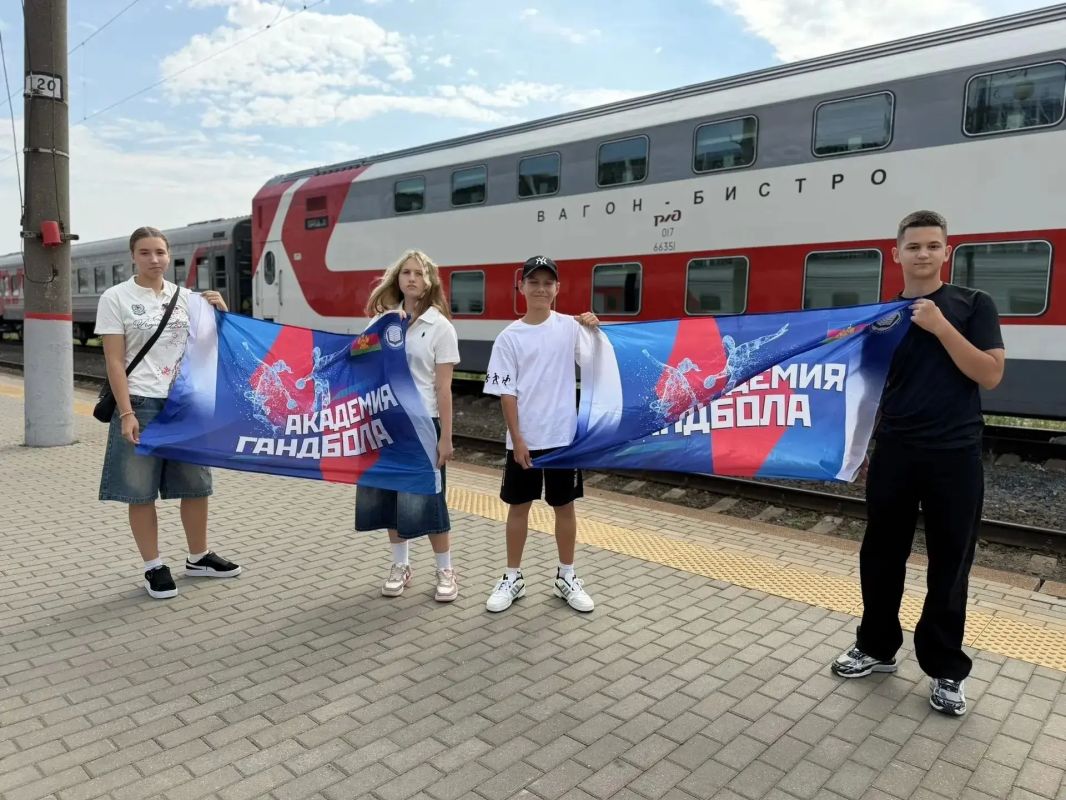 Завершается увлекательный пилотный образовательный маршрут «Кольцо открытий» программы Росмолодёжи «Больше, чем путешествие» Завершается увлекательный пилотный образовательный маршрут «Кольцо открытий» программы Росмолодёжи «Больше, чем путешествие»