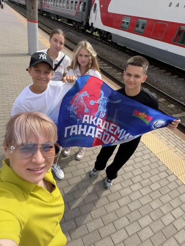 Завершается увлекательный пилотный образовательный маршрут «Кольцо открытий» программы Росмолодёжи «Больше, чем путешествие» Завершается увлекательный пилотный образовательный маршрут «Кольцо открытий» программы Росмолодёжи «Больше, чем путешествие»