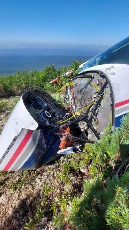 Двое суток в тайге без еды провел экипаж самолета, пропавшего в Иркутской области Двое суток в тайге без еды провел экипаж самолета, пропавшего в Иркутской области