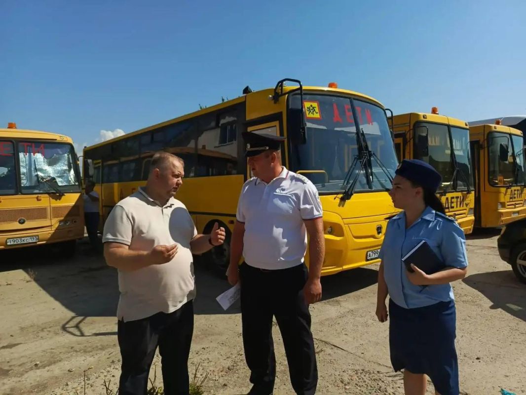 Прокуратурой Приморско-Ахтарского района проверена готовность школьных автобусов к новому учебному году