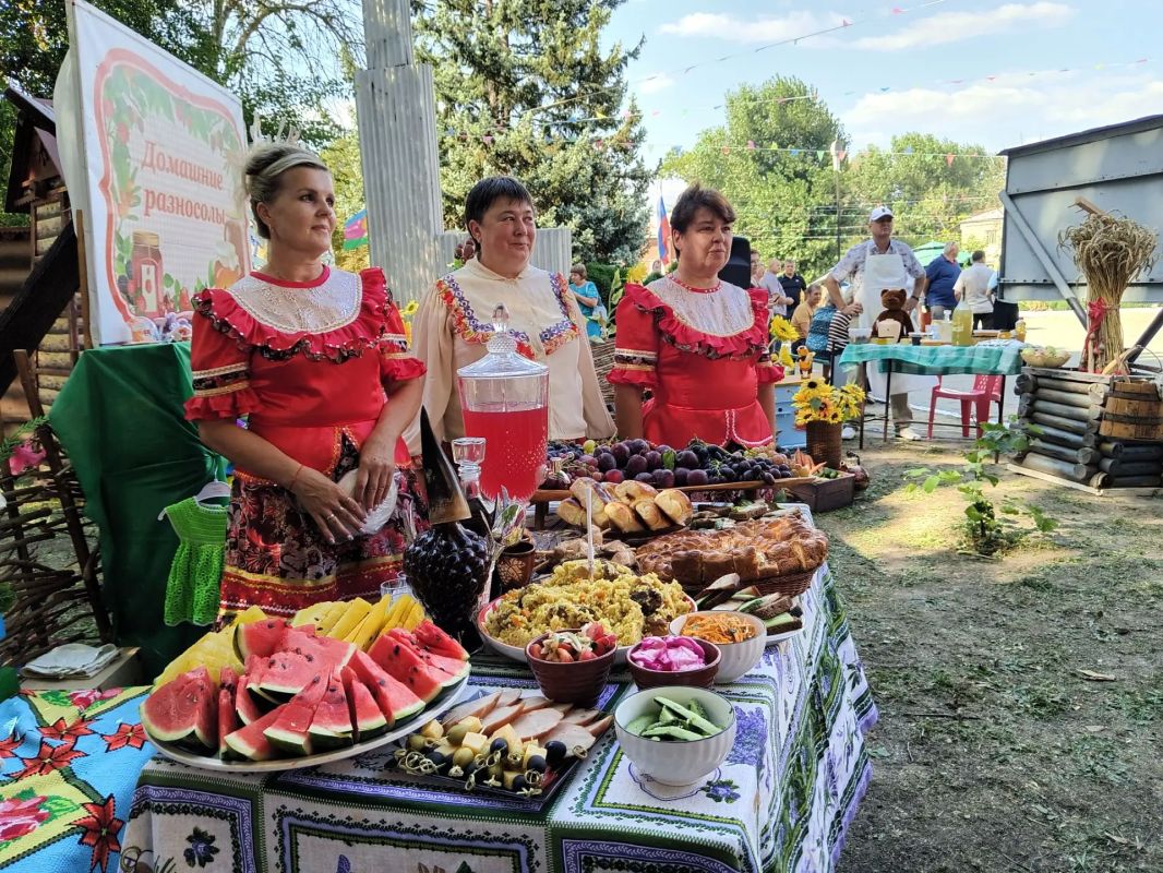 Станица Ясенская Ейского района сегодня стала центром празднования Дня урожая 2026 года Станица Ясенская Ейского района сегодня стала центром празднования Дня урожая 2026 года
