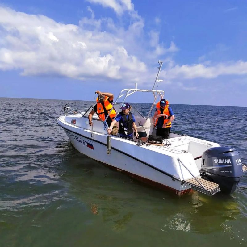 Тестирование сетей от медуз в Азовском море Тестирование сетей от медуз в Азовском море