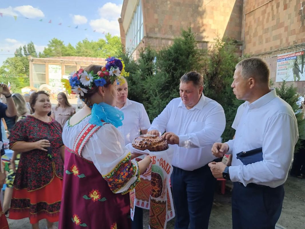 Станица Ясенская Ейского района сегодня стала центром празднования Дня урожая 2026 года Станица Ясенская Ейского района сегодня стала центром празднования Дня урожая 2026 года