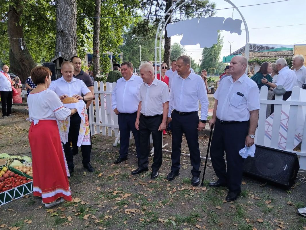 Станица Ясенская Ейского района сегодня стала центром празднования Дня урожая 2026 года Станица Ясенская Ейского района сегодня стала центром празднования Дня урожая 2026 года