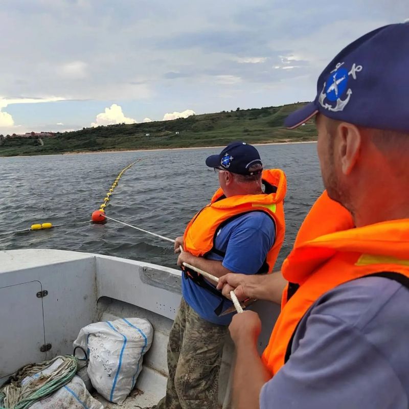 Тестирование сетей от медуз в Азовском море Тестирование сетей от медуз в Азовском море