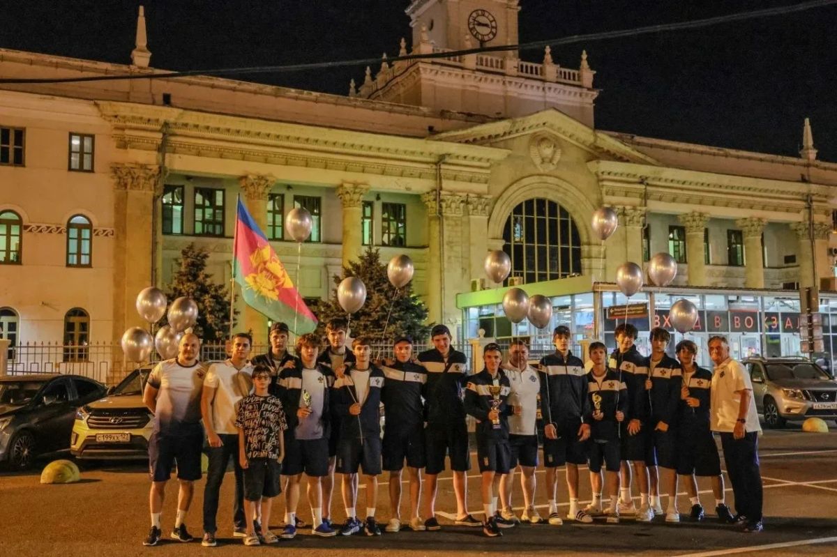 Серебряное сияние гандбольного поля Серебряное сияние гандбольного поля