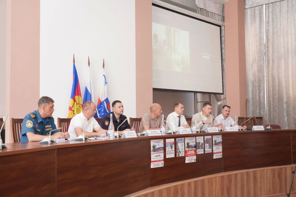 В Сочи обсудили алгоритмы действий пользователей пляжей при угрозе БПЛА и усиление мер защиты В Сочи обсудили алгоритмы действий пользователей пляжей при угрозе БПЛА и усиление мер защиты