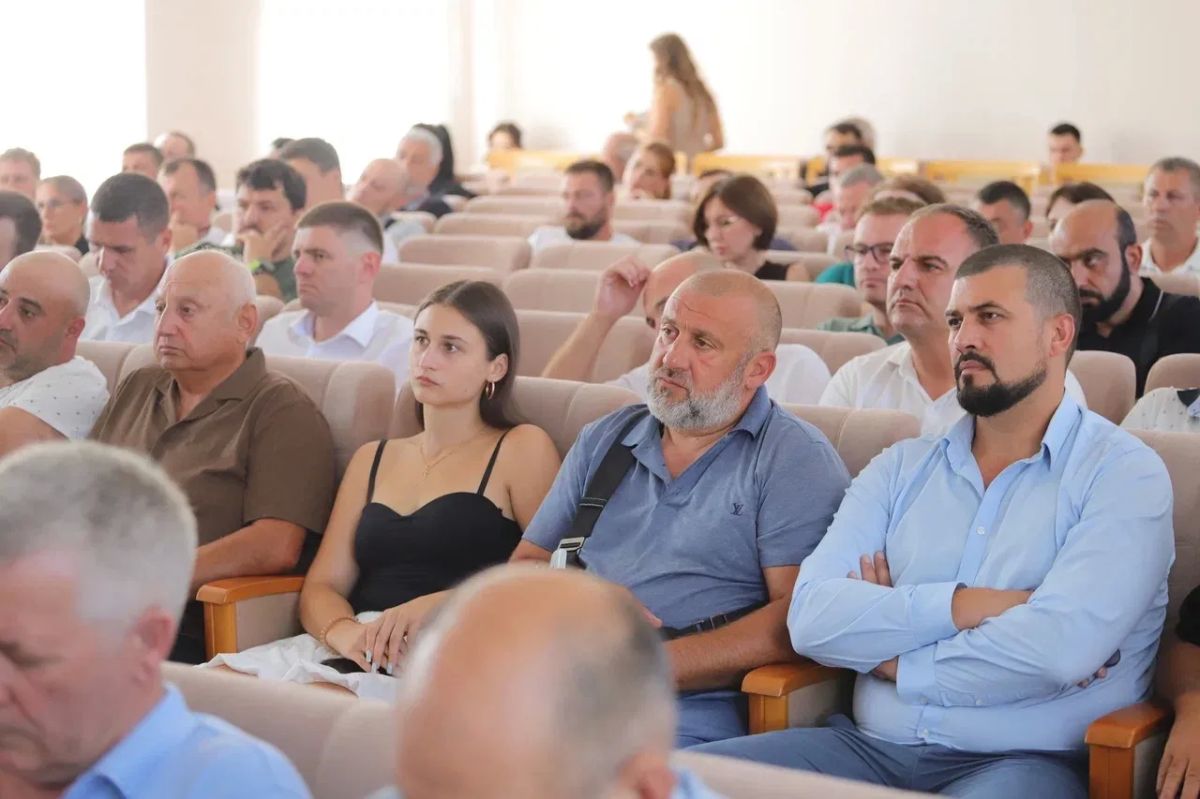 Всех руководителей объектов санаторно-курортного комплекса и организаторов пляжного отдыха пригласили в администрацию, чтобы обсудить вопросы безопасности и единый порядок действий при возникновении угроз Всех руководителей объектов санаторно-курортного комплекса и организаторов пляжного отдыха пригласили в администрацию, чтобы обсудить вопросы безопасности и единый порядок действий при возникновении угроз