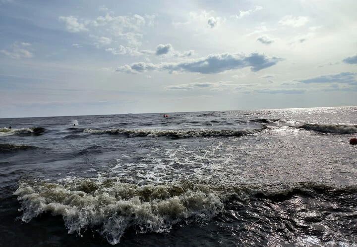 Почему купание в холодной воде во время жары может быть опасно?